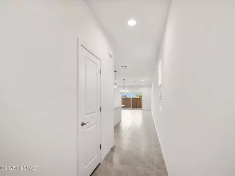 9853 N Solstice Ave, Tucson, AZ 85743