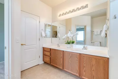 Bath - 802 S Echo Vista Dr, Vail, AZ 85641 photo 2 of 4