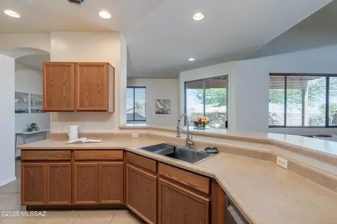 Kitchen - 802 S Echo Vista Dr, Vail, AZ 85641 photo 3 of 5