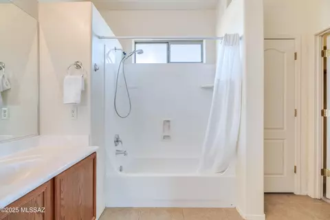 Bath - 802 S Echo Vista Dr, Vail, AZ 85641 photo 3 of 4