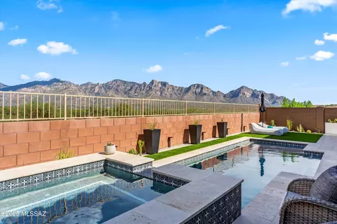 12696 N Lauterbrunnen Ln, Oro Valley, AZ 85755
