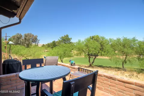 1404 W Desert Hills Dr, Green Valley, AZ 85622