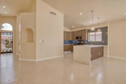 8901 E Laurie Ann Dr, Tucson, AZ 85747