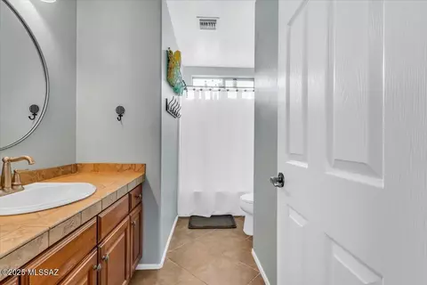 Bath - 7581 E Fair Meadows Loop, Tucson, AZ 85756 photo 3 of 5