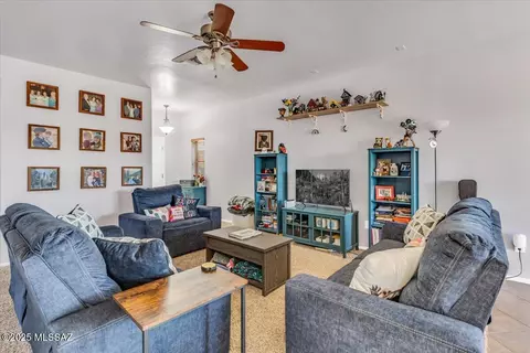 Living - 7581 E Fair Meadows Loop, Tucson, AZ 85756 photo 2 of 3