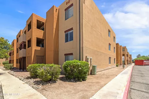 1810 E Blacklidge Dr #504, Tucson, AZ 85719