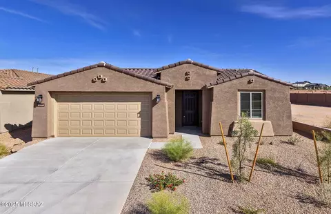 8013 S Sonoran Oak Dr, Tucson, AZ 85747