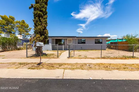 732 W Baffin Dr, Tucson, AZ 85756