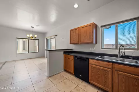 Kitchen - 7563 E Fair Meadows Loop, Tucson, AZ 85756 photo 5 of 5