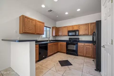 Kitchen - 7563 E Fair Meadows Loop, Tucson, AZ 85756 photo 1 of 5