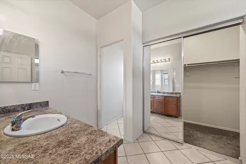 Bath - 7563 E Fair Meadows Loop, Tucson, AZ 85756 photo 2 of 3
