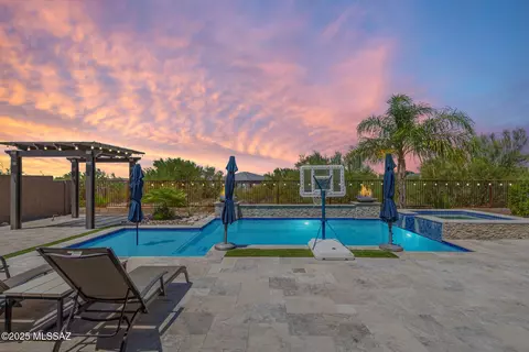 10961 N Delphinus St, Oro Valley, AZ 85742