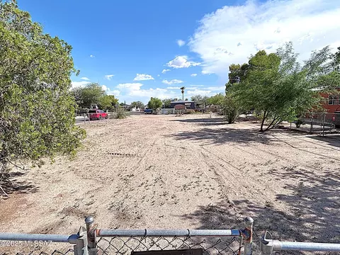 2721 W Curtis Rd, Tucson, AZ 85705