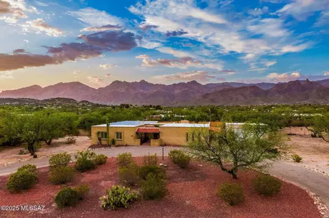 8921 E Indian Canyon Rd, Tucson, AZ 85749