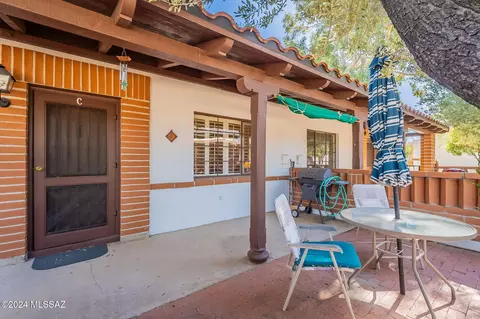 387 S Paseo Quinta #C, Green Valley, AZ 85614