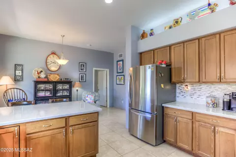 Kitchen - 178 E Sycamore View Rd, Vail, AZ 85641 photo 3 of 5