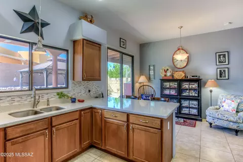 Kitchen - 178 E Sycamore View Rd, Vail, AZ 85641 photo 4 of 5
