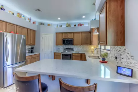 Kitchen - 178 E Sycamore View Rd, Vail, AZ 85641 photo 2 of 5