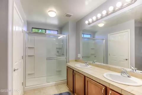Bath - 178 E Sycamore View Rd, Vail, AZ 85641 photo 2 of 2