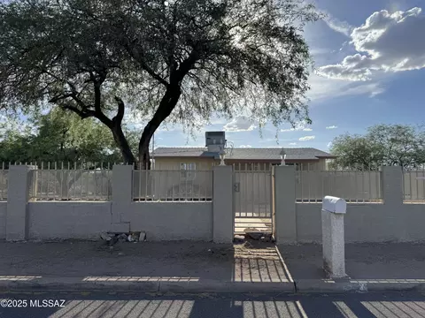 4702 S 15th Ave, Tucson, AZ 85714