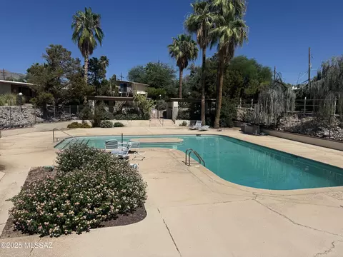 5901 N Oracle Rd #30, Tucson, AZ 85704