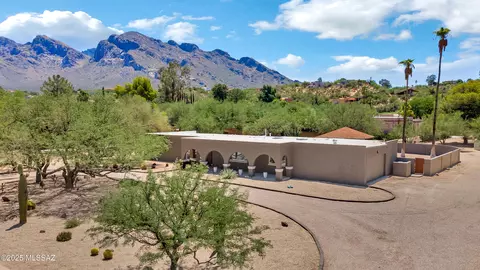 845 W Golf View Dr, Oro Valley, AZ 85737