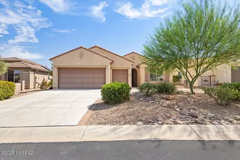 2145 E Thunderchief Dr, Green Valley, AZ 85614