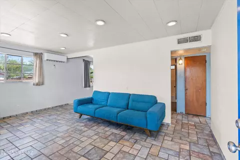 Living - 2801 E Beverly Dr, Tucson, AZ 85716 photo 1 of 3