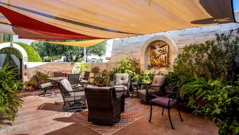 211 S Circulo Napa, Green Valley, AZ 85614
