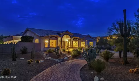 11515 N Flying Bird Dr, Oro Valley, AZ 85737