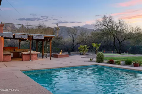 Exterior - 9581 E Snyder Rd, Tucson, AZ 85749 photo 8 of 14