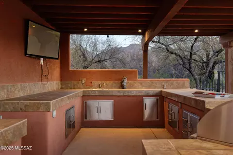 Kitchen - 9581 E Snyder Rd, Tucson, AZ 85749 photo 4 of 4