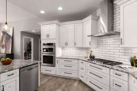 Kitchen - 9581 E Snyder Rd, Tucson, AZ 85749 photo 3 of 4