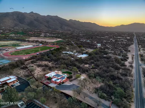 9581 E Snyder Rd, Tucson, AZ 85749