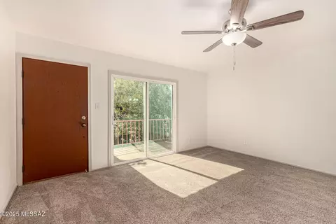 1600 N Wilmot Rd #302, Tucson, AZ 85712