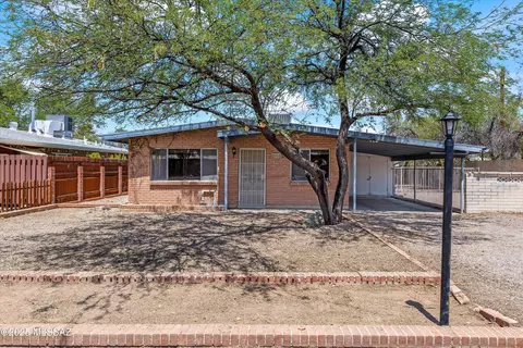 2115 E Blacklidge Dr, Tucson, AZ 85719