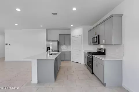 Kitchen - 12798 E Joffroy Dr, Vail, AZ 85641 photo 1 of 4