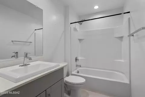 Bath - 12798 E Joffroy Dr, Vail, AZ 85641 photo 4 of 4