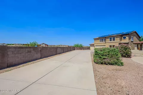10644 S Silverbluff Dr, Vail, AZ 85641
