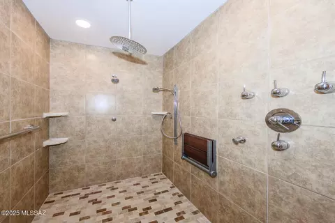 Bath - 10644 S Silverbluff Dr, Vail, AZ 85641 photo 2 of 5