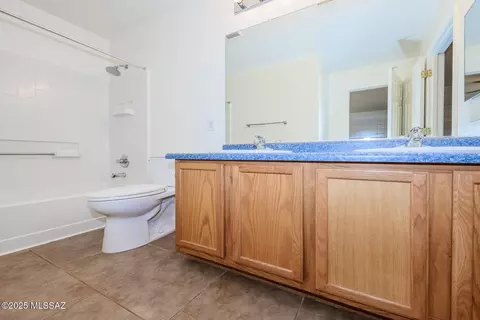 Bath - 10644 S Silverbluff Dr, Vail, AZ 85641 photo 3 of 5