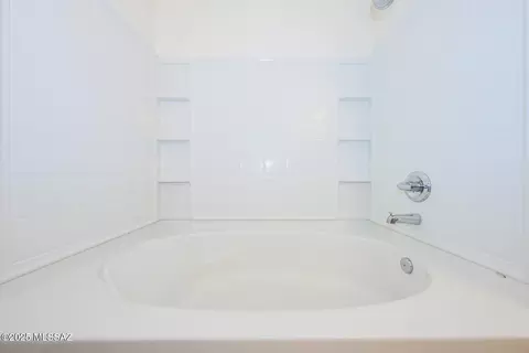 Bath - 10644 S Silverbluff Dr, Vail, AZ 85641 photo 5 of 5