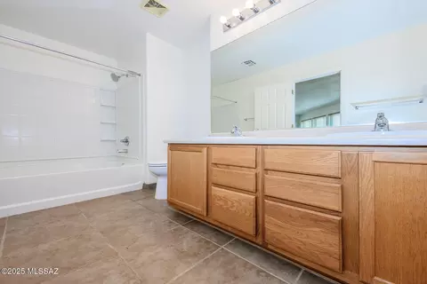 Bath - 10644 S Silverbluff Dr, Vail, AZ 85641 photo 4 of 5