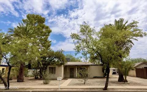 1710 N Louis Ln, Tucson, AZ 85712