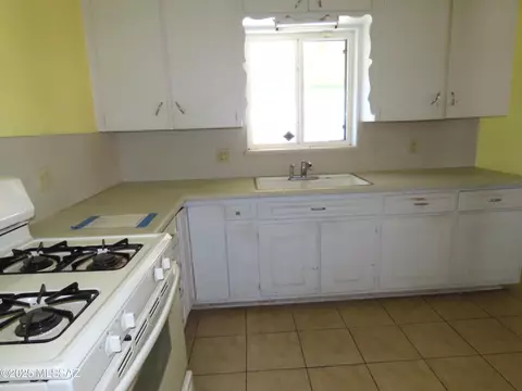 5823 E 18th St, Tucson, AZ 85711 photo 4