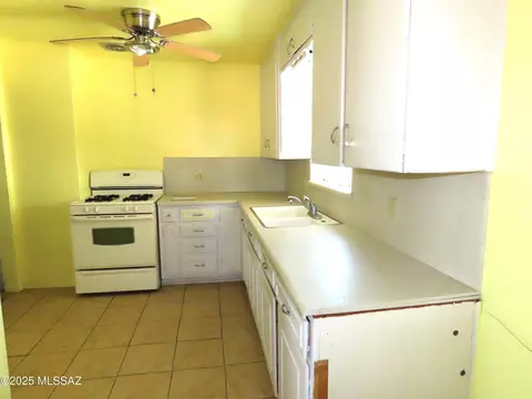 5823 E 18th St, Tucson, AZ 85711 photo 3