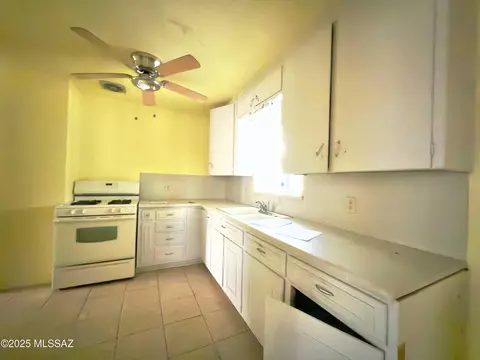 5823 E 18th St, Tucson, AZ 85711 photo 7