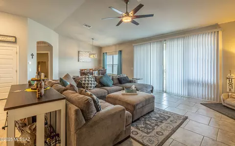Living - 454 W Grantham St, Vail, AZ 85641 photo 1 of 2