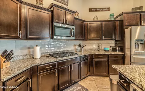 Kitchen - 454 W Grantham St, Vail, AZ 85641 photo 2 of 4