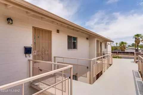 1470 S Palo Verde Ave #J213, Tucson, AZ 85713